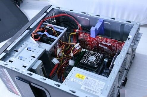 主機電源燈常亮無法顯示怎么辦？